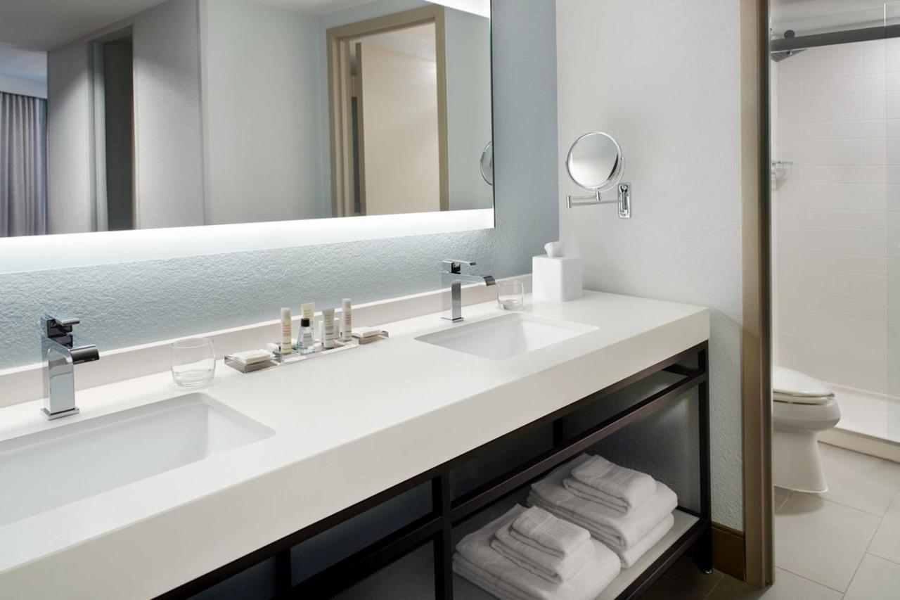 Atlanta Evergreen Lakeside Hotel 4*